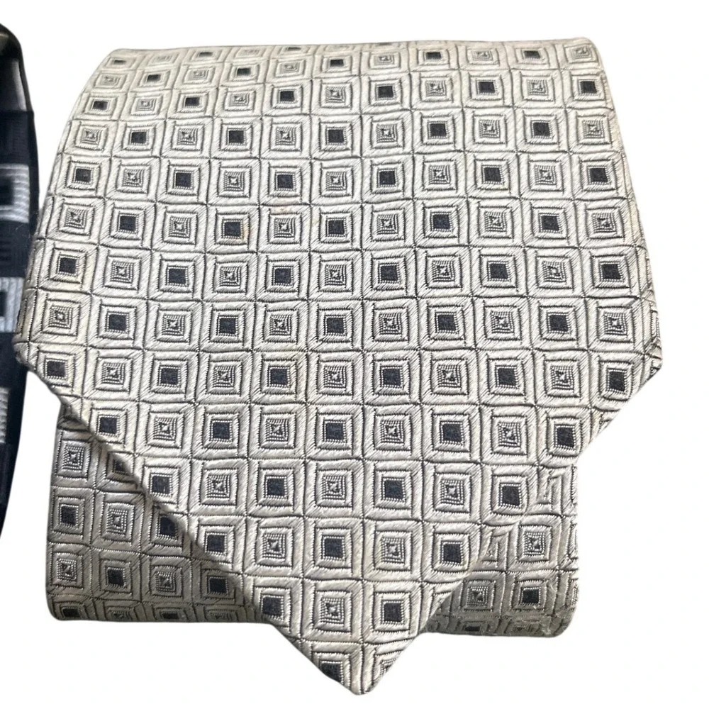 Milanos Clothier three silk